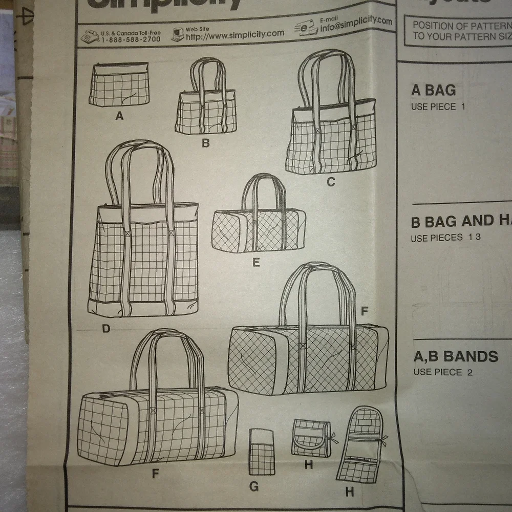 Simplicity # 5535 Quilted bags eyeglass case change purse, New & Uncut